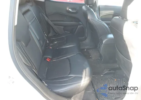 2018 Jeep Compass Latitude 4X4 z USA, uszkodzony, nr VIN 3C4NJDBB5JT144320